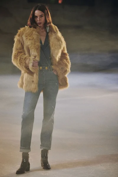 Look 11